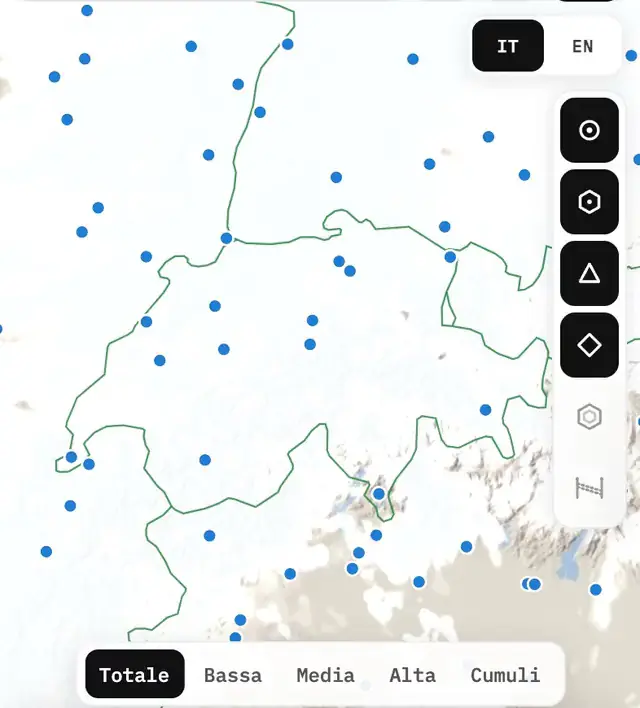 App screenshot over Switzerland: cloud cover by layer or the GAFOR routes, depending on the chosen button